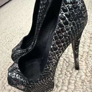 Vero Cuoio Black Snakeskin-Texture Stiletto Pumps